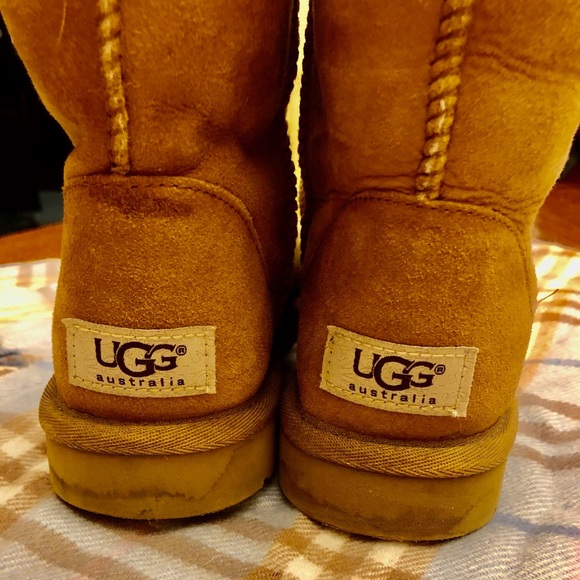 UGG Shoes - 😍 UGG Boots Chestnut Classic sz 5.5